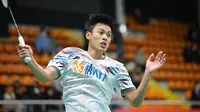 Tunggal putra Shesar Hiren Rhustavito mengalahkan Sitthikom Thammasin dari Thailand pada babak 32 besar Korea Open 2022 di Palma Indoor Stadium, Suncheon, Selasa (5/4). (foto: PBSI)