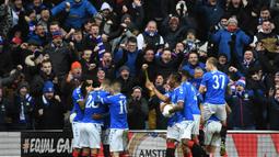 Skuat asuhan Steven Gerrard tercatat mengumpulkan 32 kemenangan dan hanya imbang enam kali saja. (Photo by ANDY BUCHANAN / AFP)