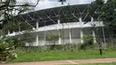 KLFA Stadium juga menjadi stadion yang asri karena tepat di belakangnya terdapat area terbuka hijau berupa Taman Tasik Permaisuri yang mengelilingi danau. (Bola.com/Zulfirdaus Harahap)