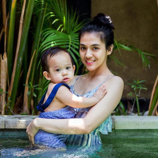 Momen Manis DJ Una Saat Momong Anak (sumber: instagram/putriuna)