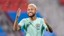 Pemain Brasil Neymar saat sesi latihan di Stadion Grand Hamad, Doha, Qatar, 8 Desember 2022. Brasil akan menghadapi Kroasia dalam pertandingan perempat final Piala Dunia 2022 pada 9 Desember. (AP Photo/Andre Penner)