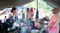 Relawan Mak Ganjar Bangun Dapur Umum- Door to Door Bagikan Bantuan Korban Gempa Cianjur.