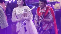 7 Potret Kebersamaan Rhoma Irama dan Via Vallen, Jadi Teman Duet