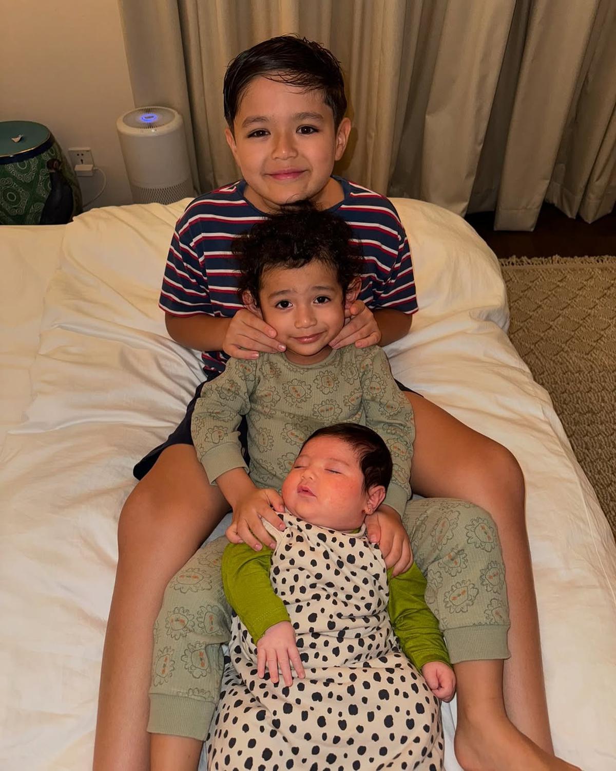 Sudah Punya 2 Adik, Ini 7 Momen Hangat El Barack Anak Jessica Iskandar Sebagai Kakak
