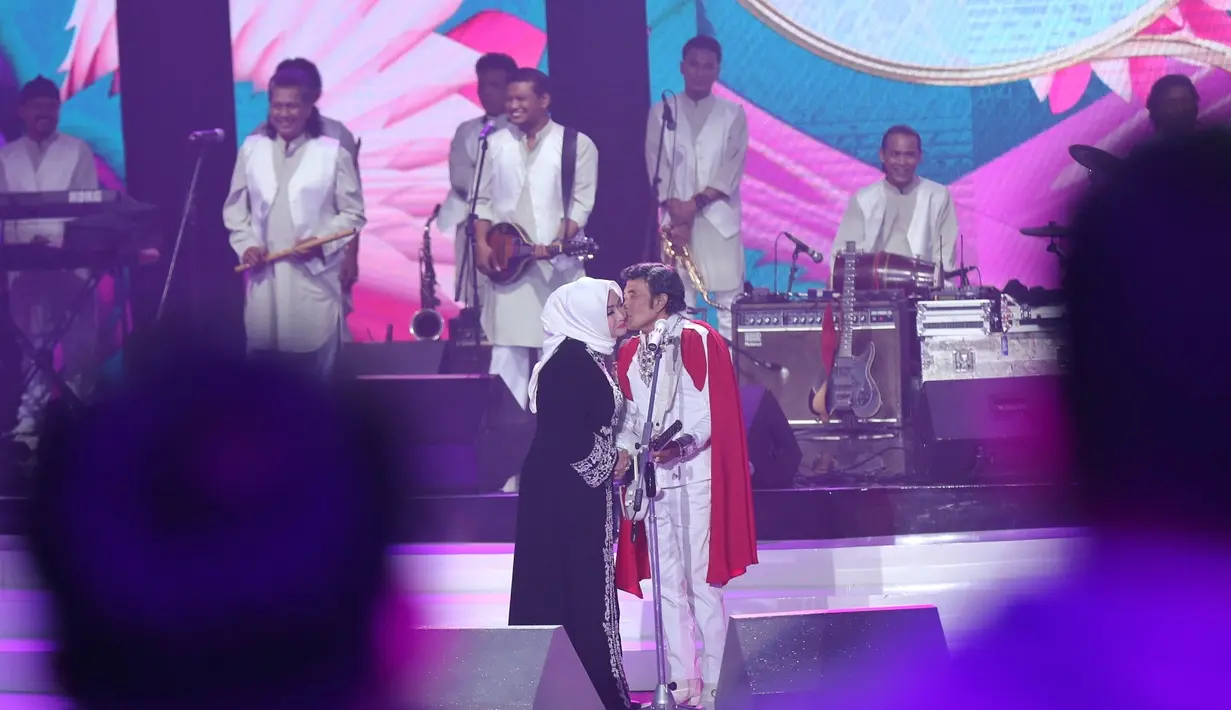 Malam puncak Puteri Muslimah Asia 2018 baru saja digelar pada Senin (7/5/2018). Beberapa penyanyi tampil menghibur acara yang digelar dari Studio 6 Emtek City, Jakarta Barat. (Nurwahyunan/Bintang.com)