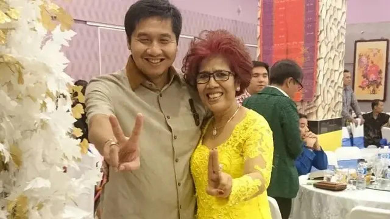 Galeri Foto Rita Butar Butar Pakai Dress Brokat, Busananya Selalu Maksimal saat Bernyanyi