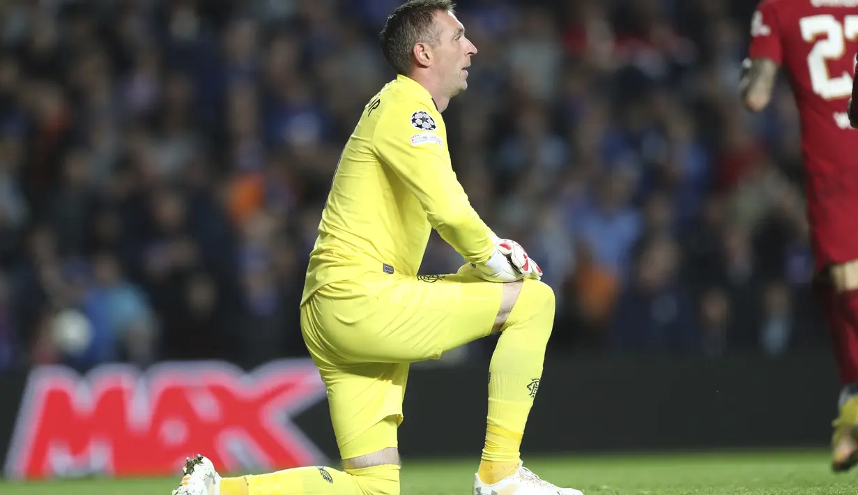 Kiper Rangers Allan McGregor bereaksi setelah kebobolan saat melawan Liverpool pada pertandingan lanjutan Grup A Liga Champions di stadion Ibrox di Glasgow, Skotlandia, Kamis, 13 Oktober 2022. Liverpool menang telak atas Rangers 7-1. (AP Photo/Scott Heppell)