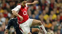Robert Pires sewaktu membela Arsenal beberapa tahun lalu (Metro.co.uk)