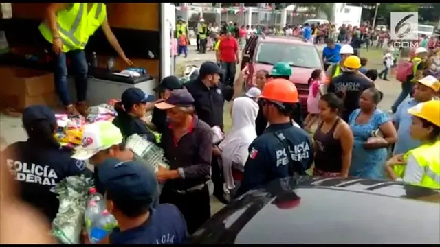 Setelah dilanda gempa 7,1 SR, bantuan untuk korban gempa Meksiko masih terus berdatangan. 12 ton makanan disalurkan ke kota Tlaquitenango.