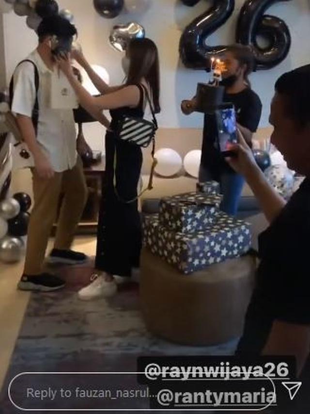 6 Momen Ulang Tahun Rayn Wijaya, Dapat Kejutan Manis dari Ranty Maria