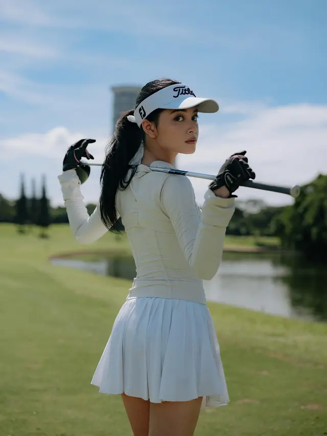 7 Potret Yoriko Angeline Geluti Hobi Main Golf Ini Selalu Tampil Menawan