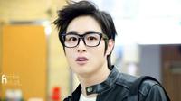 Minwoo bersama dengan boyband 100% menjadi bagian dari agensi TOP Media yang didirikan personel termuda Shinhwa, yaitu Andy. Selain menaungi 100%, TOP Media menaungi boyband Teen Top. (instagram.com/sogogijusey)