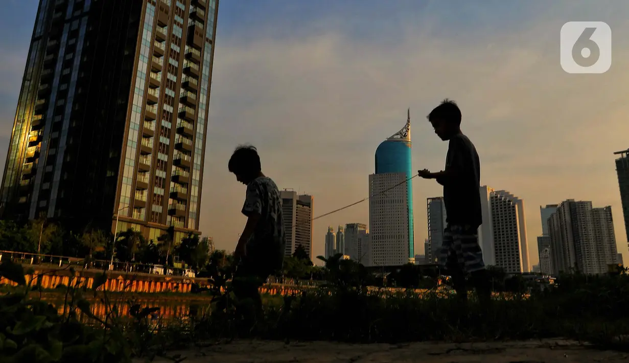 Pemicu utama potensi perlambatan ekonomi nasional adalah normalisasi harga komoditas unggulan (Liputan6.com/Angga Yuniar)