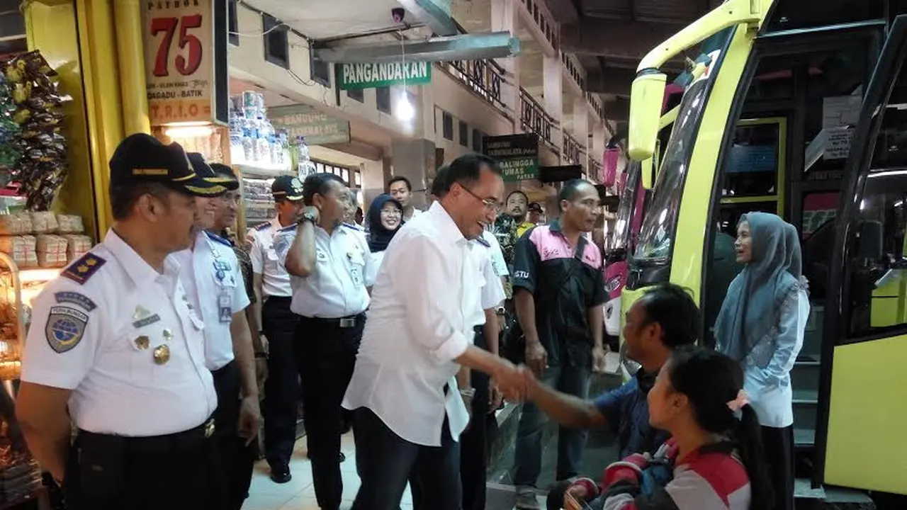 Terminal Giwangan merupakan salah satu dari 400 terminal bus tipe A di Indonesia yang akan dikembalikan ke pemerintah pusat pada 2017. (liputan6.com/Switzy Sabandar)