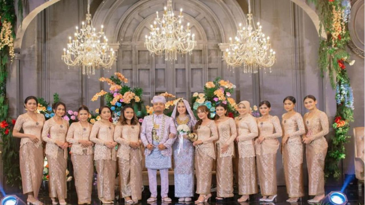 7 Potret Pernikahan Ochi Rosdiana dan Luthfi Arif dalam Nuansa Adat, Akad hingga Dekorasi Curi Perhatian Publik