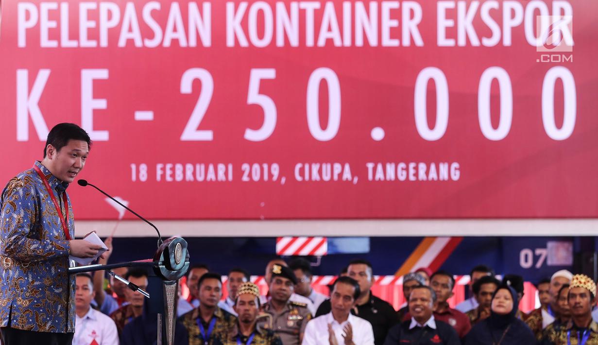 President Direktur  PT Mayora Group Andre Atmadja memberikan sambutan pada acara Pelepasan Kontainer Ekspor Mayora ke-250.000 ke Filipina di pabrik Mayora di Cikupa Tangerang, Senin (18/2). (Liputan6.com/Fery Pradolo)
