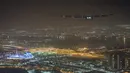 Pesawat tenaga surya Solar Impulse 2  saat akan melakukan pendaran di Abu Dhabi, Uni Emirat Arab , 26 Juli 2016. Pesawat tanpa bahan bakar tersebut terbang pada 9 maret 2015 dan akhirnya mendarat 26 Juli di Abu Dhabi. (Reuters)