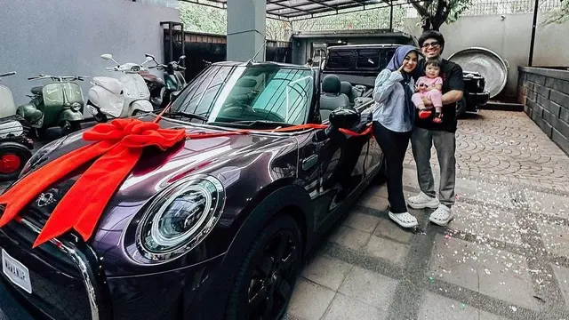 Potret Wajah Bahagia Aurel Hermansyah Dapat Hadiah Mobil