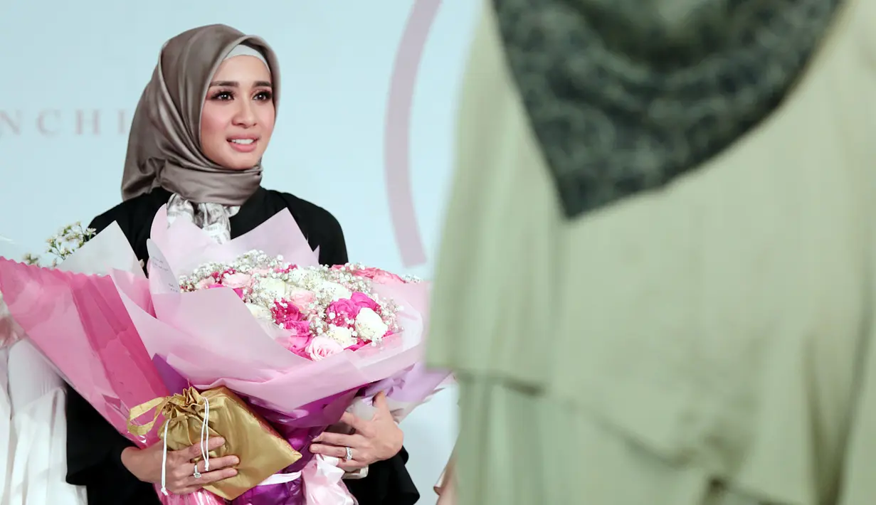 Bicara soal masa lalu terkadang memang tidak menyenangkan. Seperti halnya Bella yang ditanya soal sang mantan yang kini sudah bertunangan, ekspresi wajah Bella pun langsung berubah dari sebelumnya. (Deki Prayoga/Bintang.com)