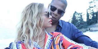 Beberapa bulan lalu Beyonce melahirkan anak kembarnya, buah cintanya bersama Jay Z. Rumi and Sir dipilih pasangan suami istri ini sebagai nama untuk anak kembar mereka, namun timbul pertanyaan besar di balik itu. (Instagram/beyonce)
