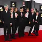 Personel BTS di karpet merah Grammy Awards 2019 di Los Angeles, Amerika Serikat, 10 Februari 2019. (VALERIE MACON / AFP)