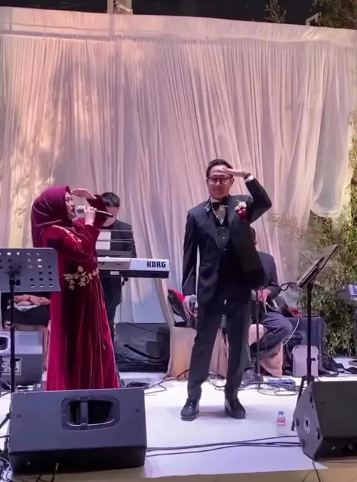 Foto-Foto Aldi Bragi Duet dengan Ikke Nurjanah, Penuh Makna dan Emosional