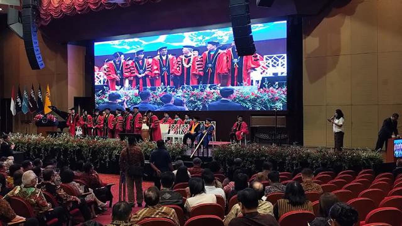 UPH Lantik Lima Guru Besar, Wakil Ketua MPR Tekankan Peran Strategis Akademisi