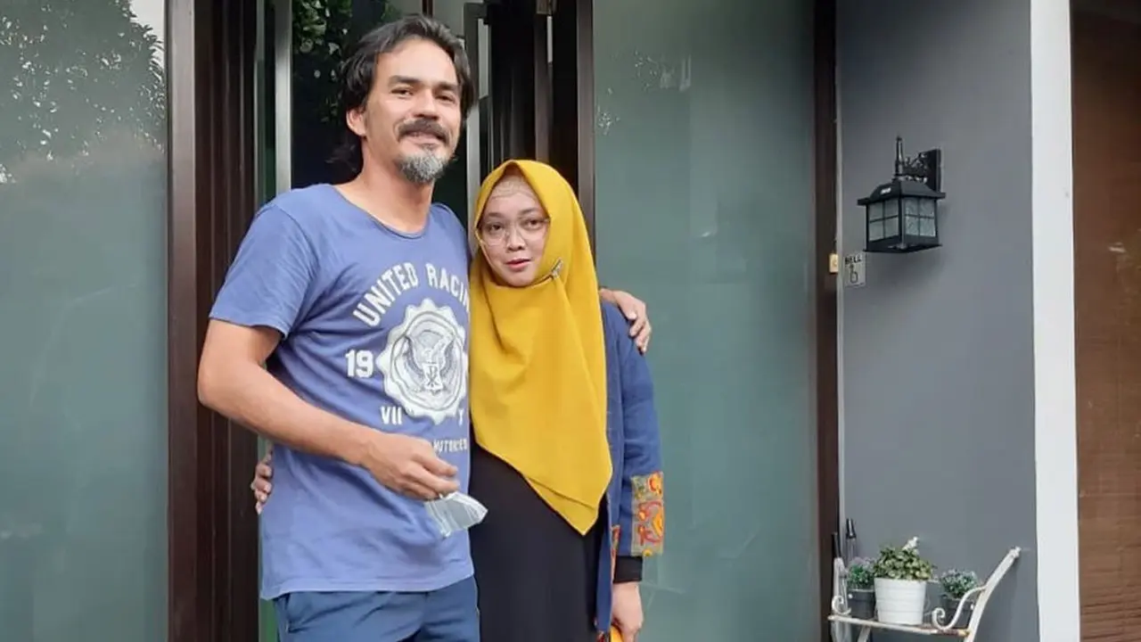Teddy Syach dan Rina Gunawan