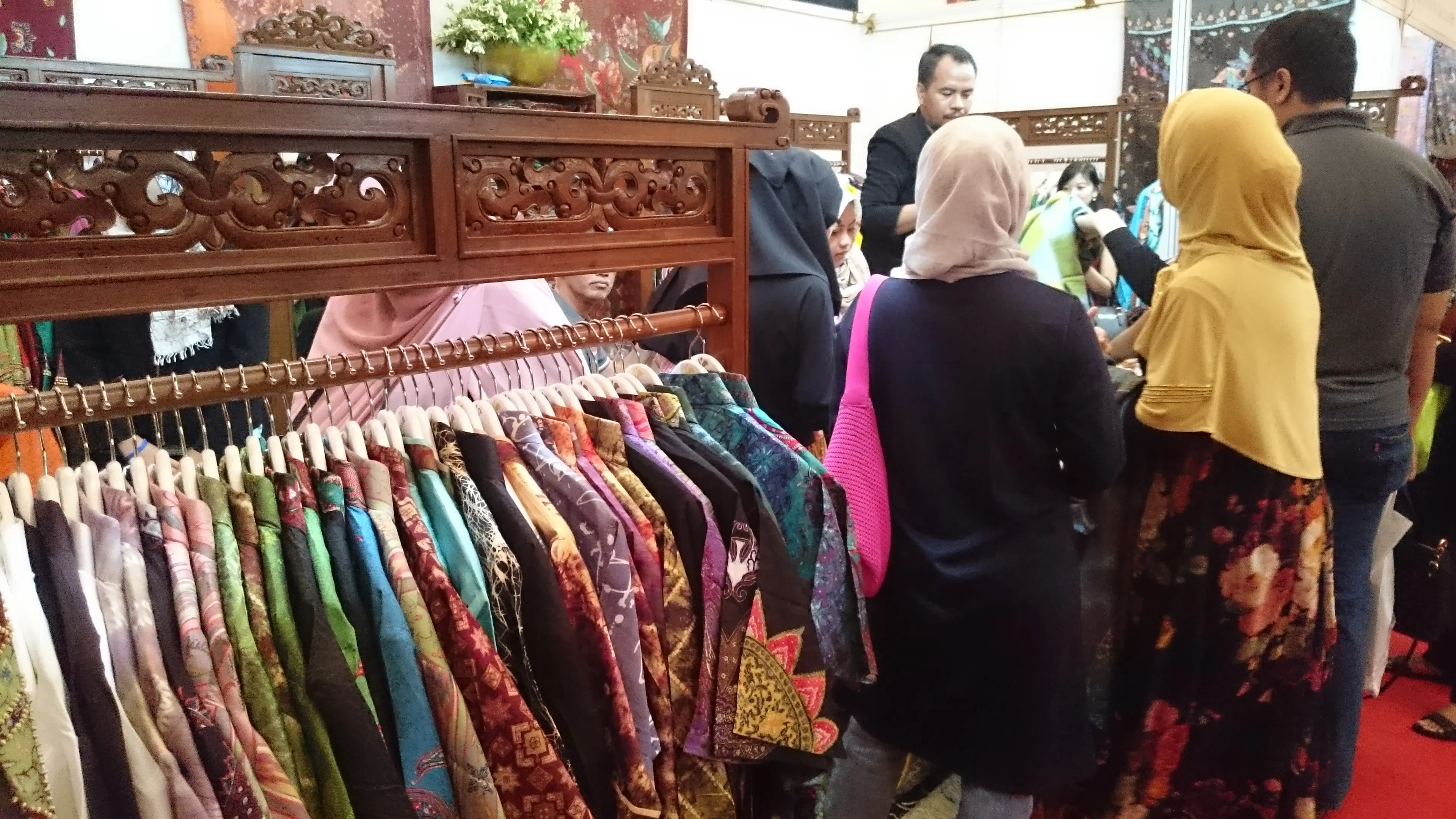  Pameran Produk Dalam Negeri Berkualitas di Inacraft 2016. (Liputan6.com/Meita Fajriana)