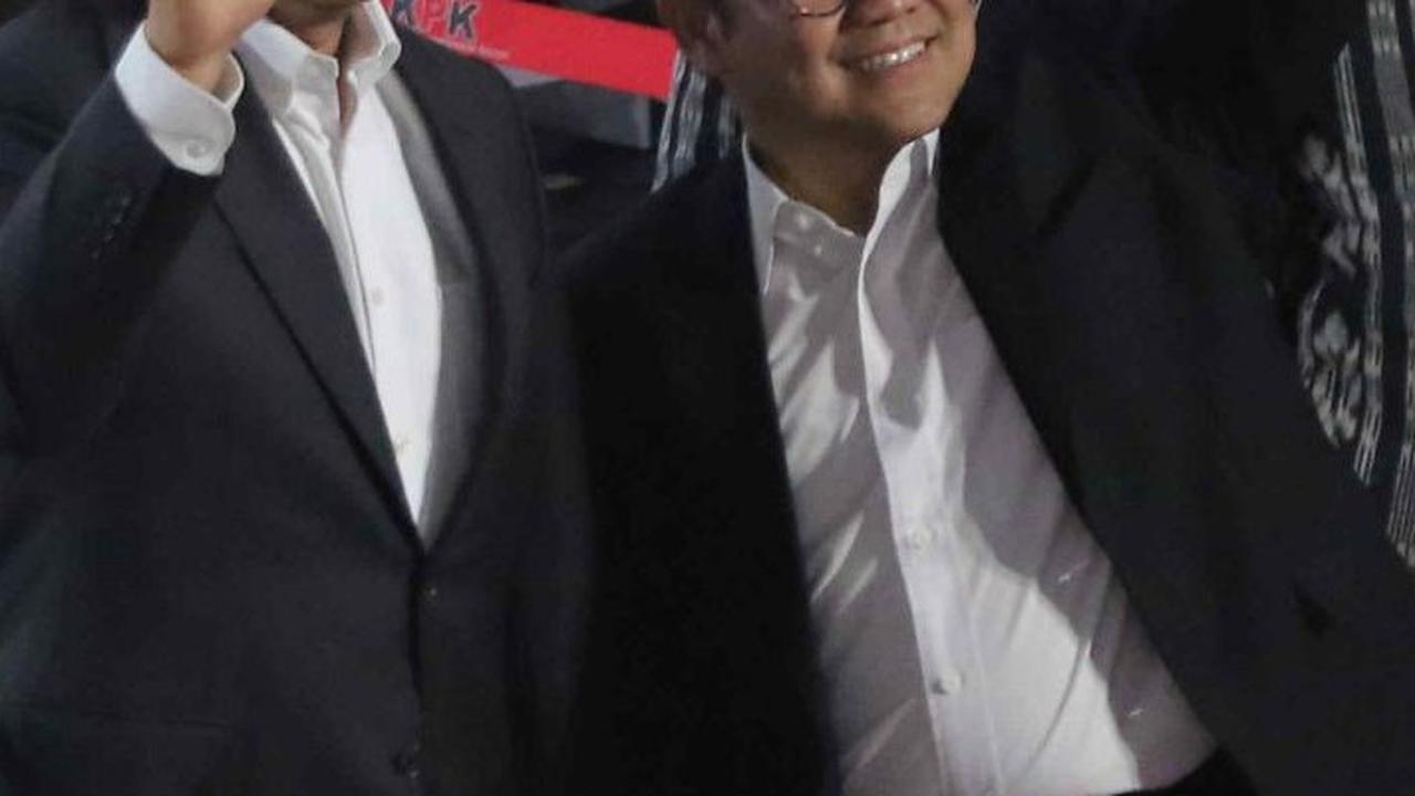 Keduanya terlihat kompak menyapa para pendukung dengan senyumannya yang semringah.<br>Foto Liputan6.com / Angga Yanuar<br>