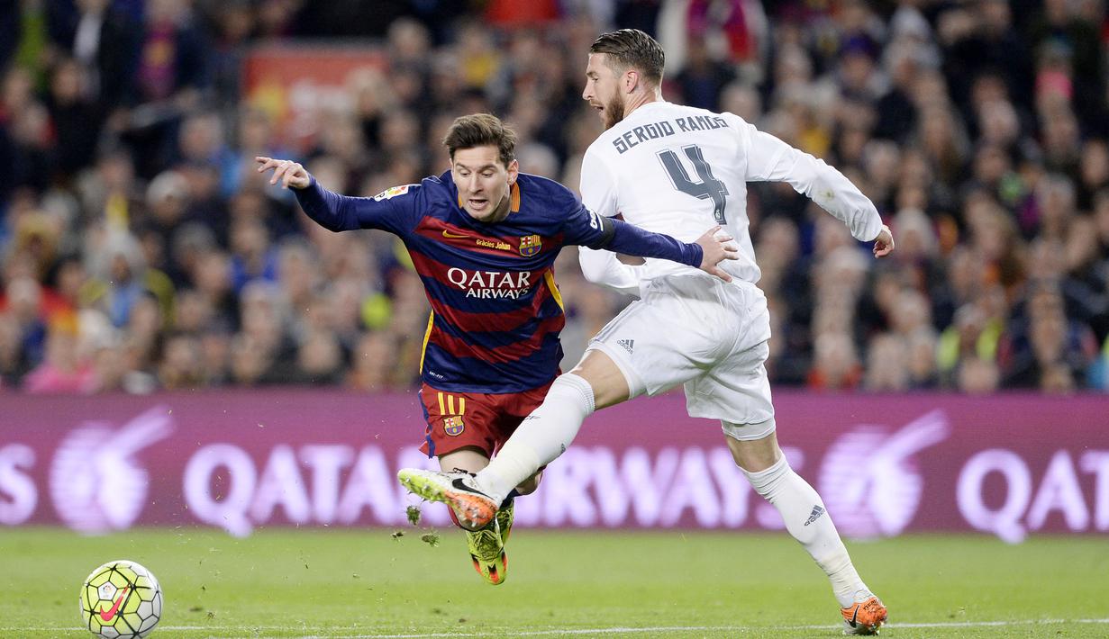 Jika transfer ini terjadi, maka Lionel Messi akan berada dalam satu tim bersama Sergio Ramos. Seperti diketahui, keduanya memiliki sejarah sebagai rival saat masih sama-sama bermain di Liga Spanyol. (Foto: AFP/Josep Lago)