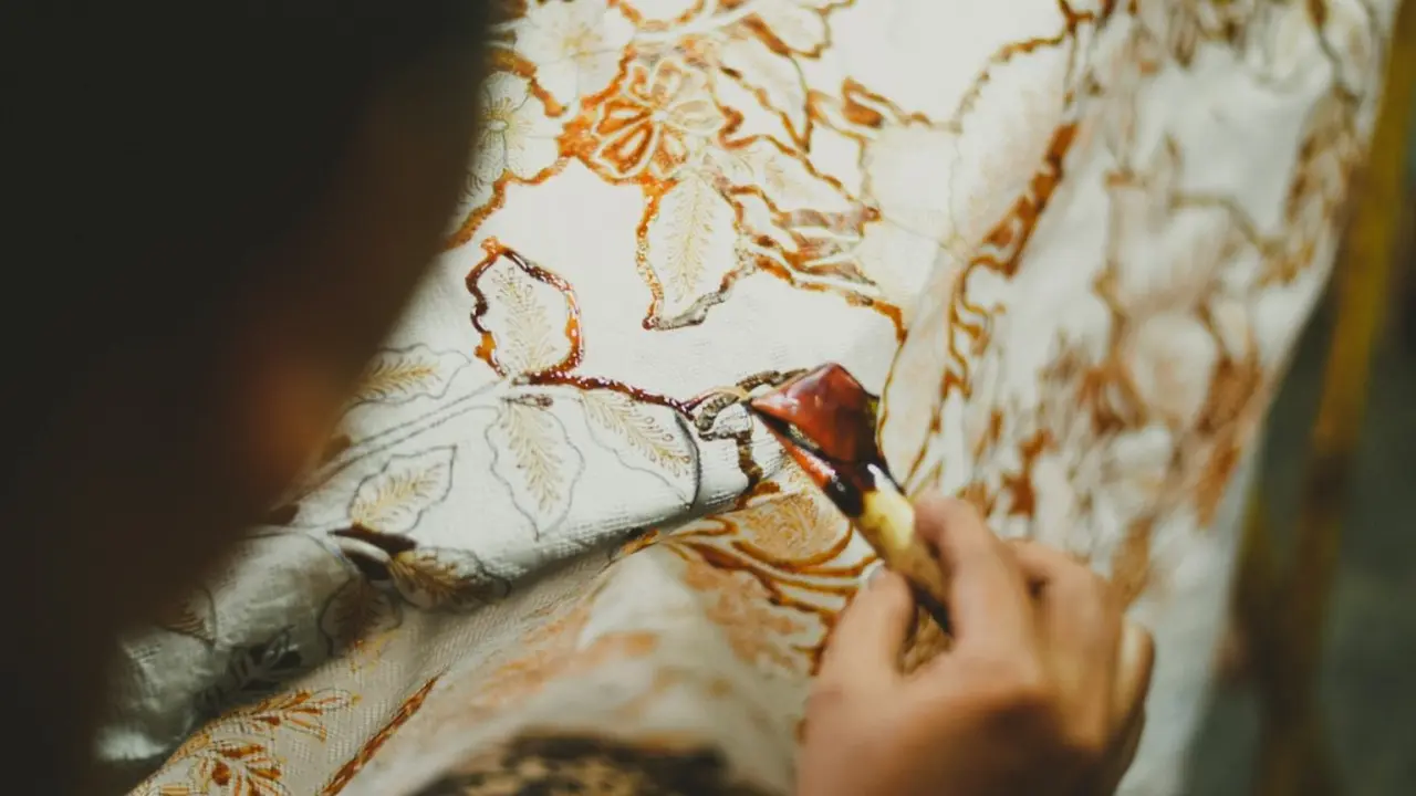 Lestarikan Warisan Indonesia, Batik Artora Kurasi Batik Premium di Indonesia