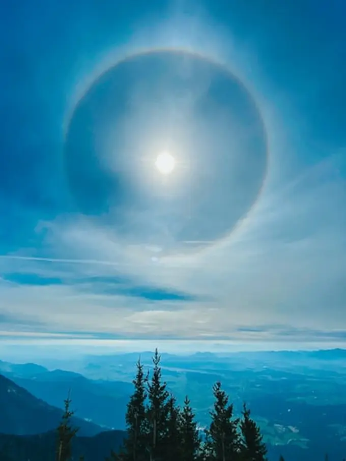 Ilustrasi halo matahari