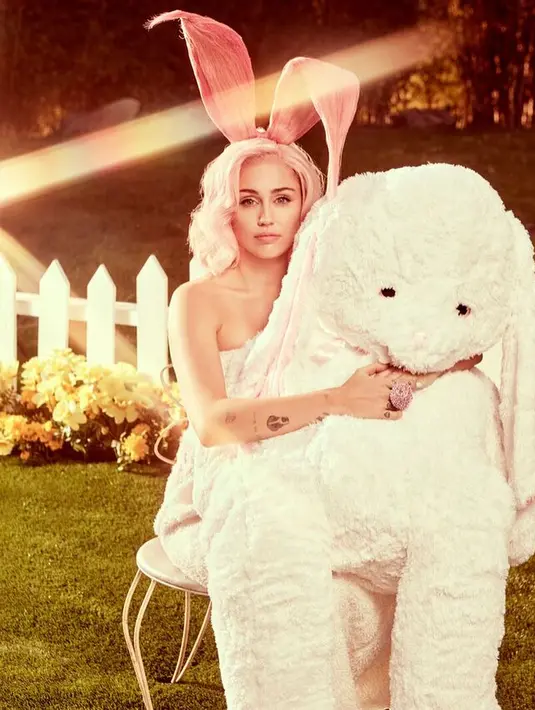 Pastinya Miley Cyrus selalu bergaya cantik dan tetap seksi dalam foto ini ya! (instagram/mileycyrus)