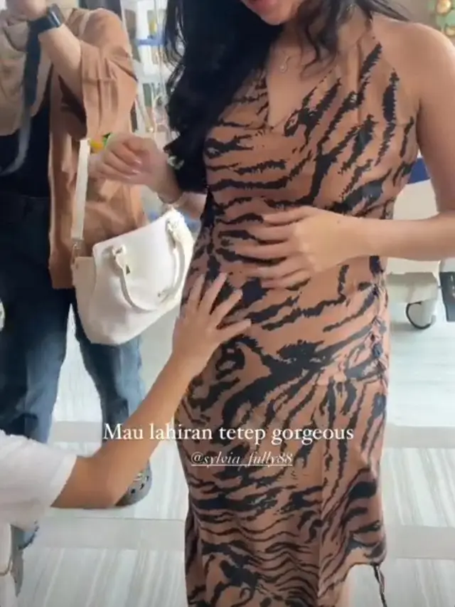 Sylvia Fully Melahirkan Anak Ketiga