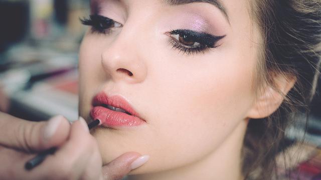 Ilustrasi makeup