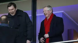 Mantan pelatih Manchester United, Sir Alex Ferguson, tampak turut menonton laga melawan West Bromwich Albion. Sir Alex merupakan pelatih legendaris MU yang sudah mempersembahkan 13 gelar Liga Inggris. (Reuters/Carl Recine)