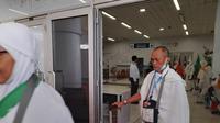 Jemaah haji Indonesia tiba di Bandara Internasional King Abdul Aziz Jeddah lewat jalur fast track. (dok. Liputan6.com/MCH 2025/Dinny Mutiah)