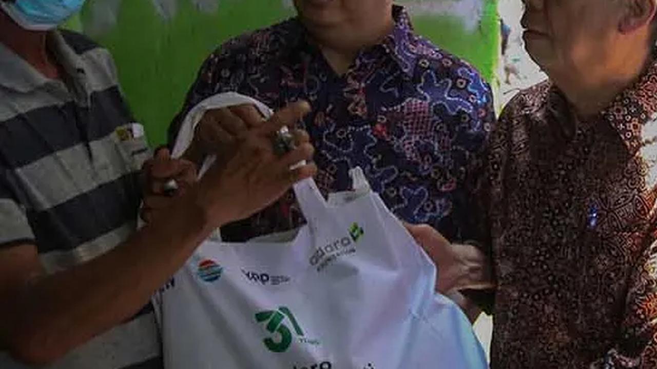 Direktur PT Adaro Energy Indonesia, Gribaldi Thohir mengungkapkan alasan peringatan ulang tahun kali ini dengan membagikan sembako beras mengingat harga sembako yang meroket akibat dampak perang Rusia-Ukraina.