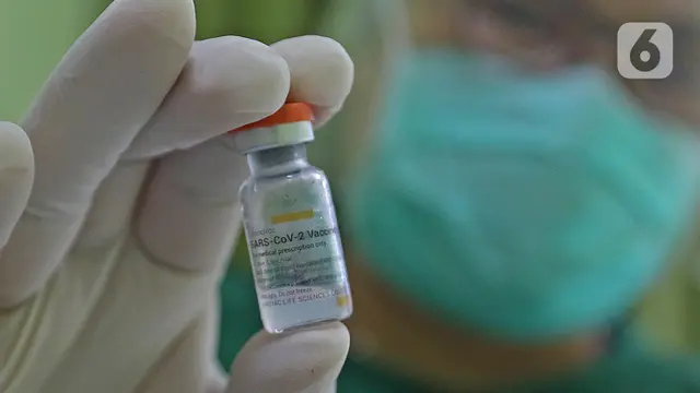 Ketua IDI Terpilih Vaksinasi COVID-19 Bersama Nakes RSUD Cengkareng