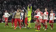 Para pemain Bayern merayakan usai pertandingan sepak bola leg kedua perempat final Liga Champions antara Bayern Munich dan Arsenal di Allianz Arena di Munich, Jerman, Rabu, 17 April 2024. (AP Photo/Matthias Schrader)