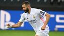 Penyerang Real Madrid, Karim Benzema, merayakan gol yang dicetaknya ke gawang Borussia Monchengladbach pada laga lanjutan Liga Champions di Borussia Park, Rabu (28/10/2020) dini hari WIB. Real Madrid bermain imbang 2-2 lawan Borussia Monchengladbach. (AFP/(AFP/Ina Fassbender)