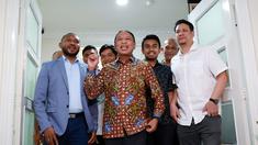 Menteri Pemuda dan Olahraga (Menpora) RI, Zainudin Amali (tengah) menerima audiensi perwakilan klub Liga 2 di Kantor Kemenpora, Jakarta, Senin (16/1/2023). Kehadiran para perwakilan klub peserta Liga 2 itu untuk mengadukan nasib mereka setelah kompetisi dihentikan. (Bola.com/M Iqbal Ichsan)