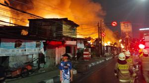 Kebakaran Besar di Kebayoran Lama, Api Bersumber dari Rumah Warga
