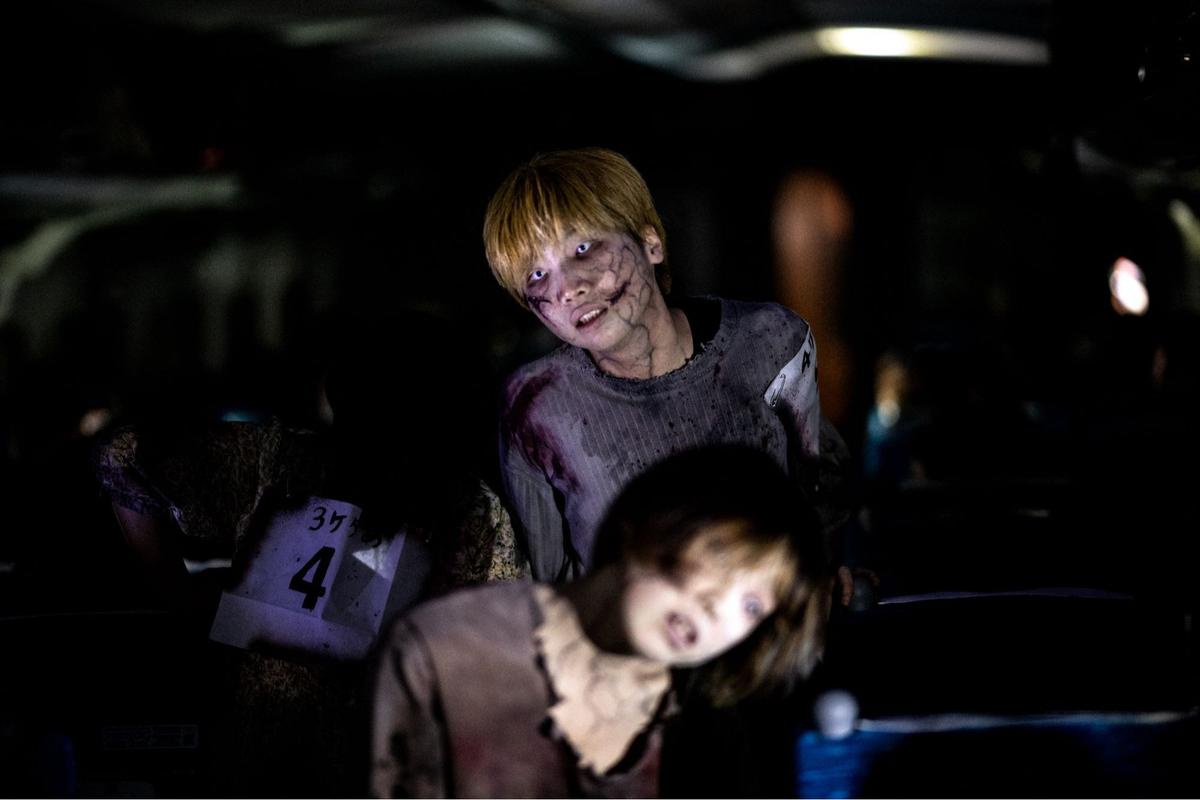 Gerombolan zombie serbu kereta cepat Shinkansen di Jepang