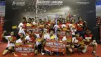 Peserta yang lolos dalam Audisi Umum Beasiswa Bulutangkis PB Djarum di GOR Sritex, Solo, Senin (11/4/2016). Peserta yang lolos ini akan mengikuti final audisi umum yang akan berlangsung di Kudus pada September 2016 nanti. (Bola.com/Arief Bagus)