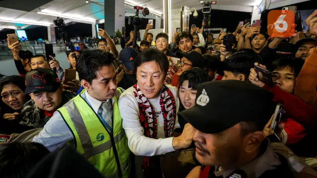 Foto: Pulang ke Korea Selatan, Shin Tae-yong Dilepas dengan Meriah oleh Masyarakat dan Suporter Indonesia
