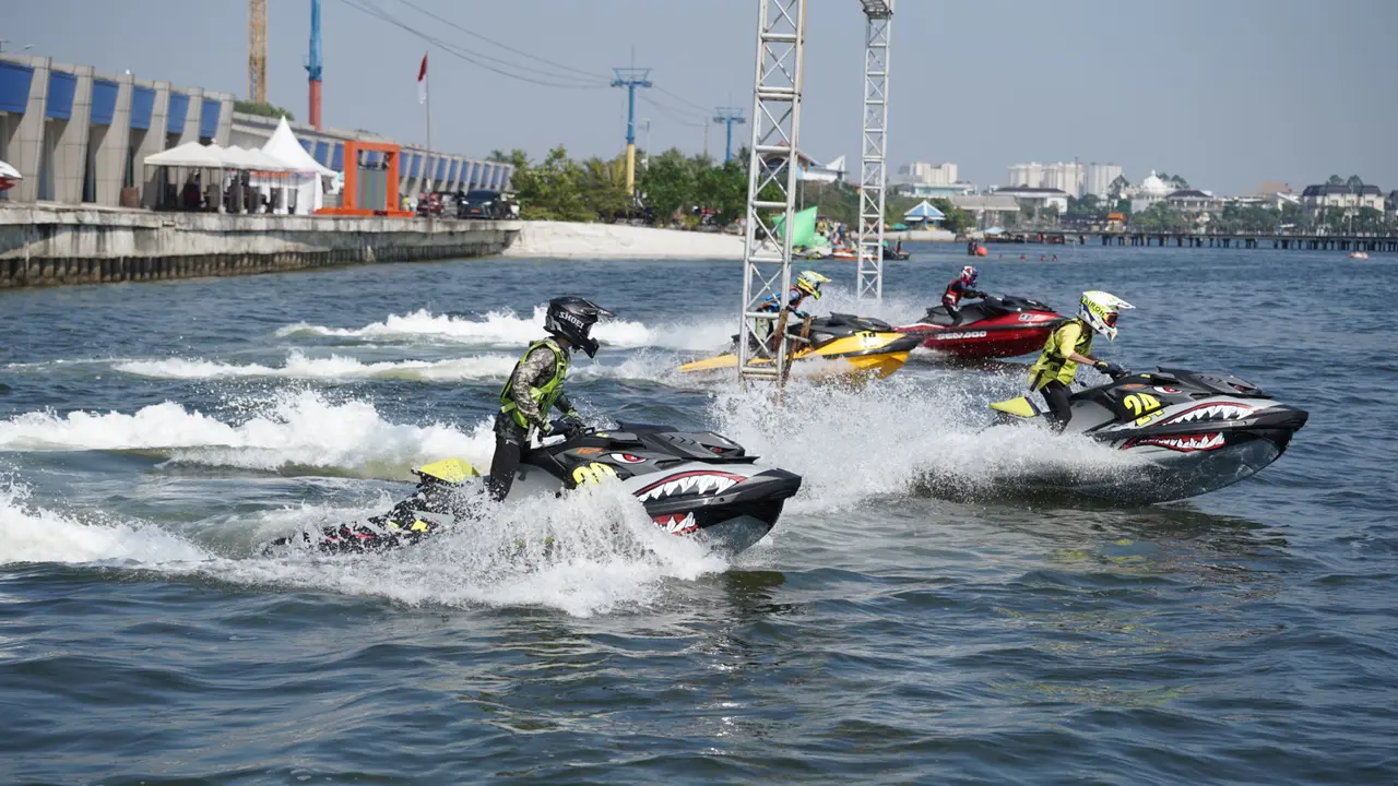 Jetski hingga Perahu Naga Meriahkan Jakarta Water Sport 2025