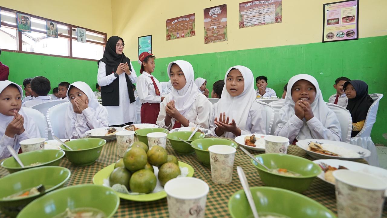 Ngantor di Desa, Bupati Ipuk Simulasi Program Makan Siang Bergizi
