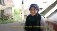 Siti Maslahah, seorang buruh tani yang akhirnya anaknya bisa sekolah. (Foto: YouTube/Ganjar Pranowo)